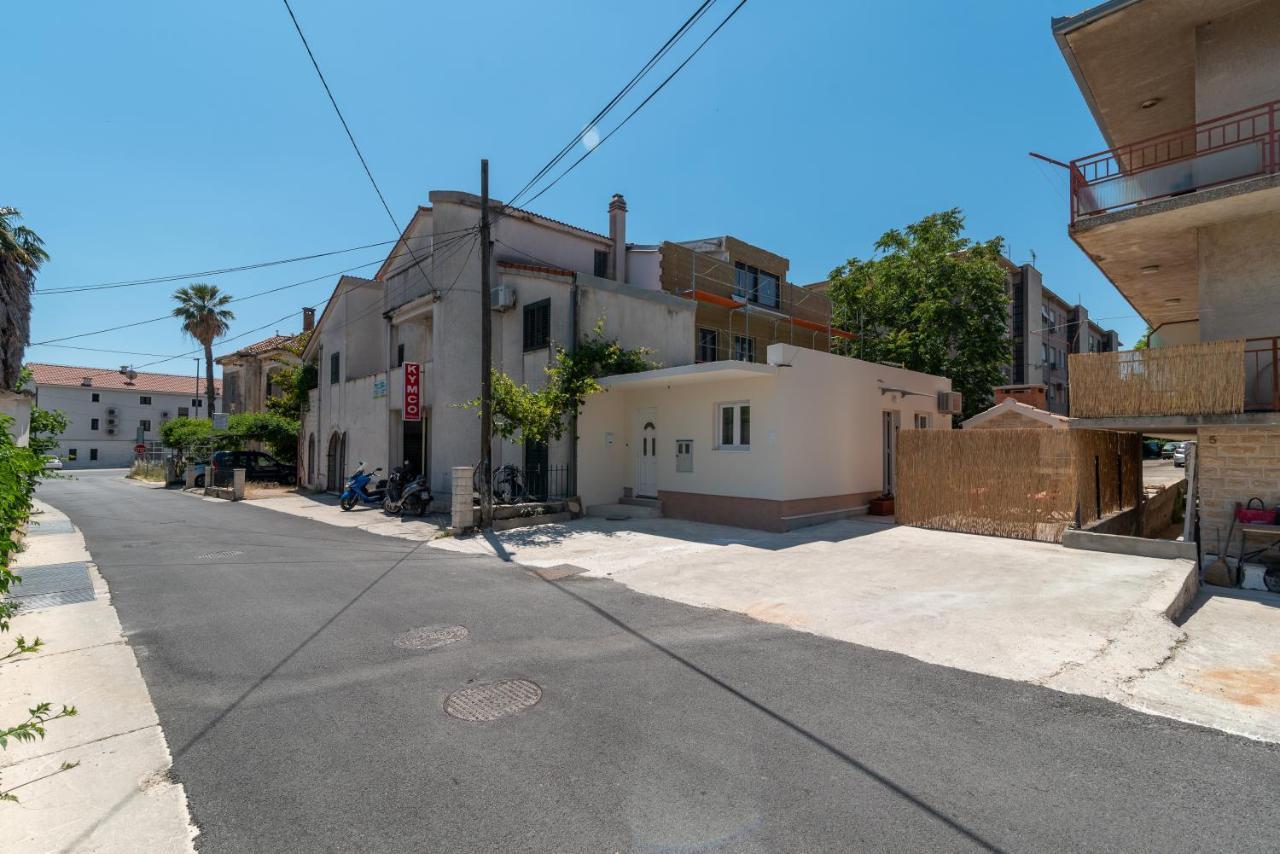 Small Private House With A Terrace In Trogir Apartment ภายนอก รูปภาพ