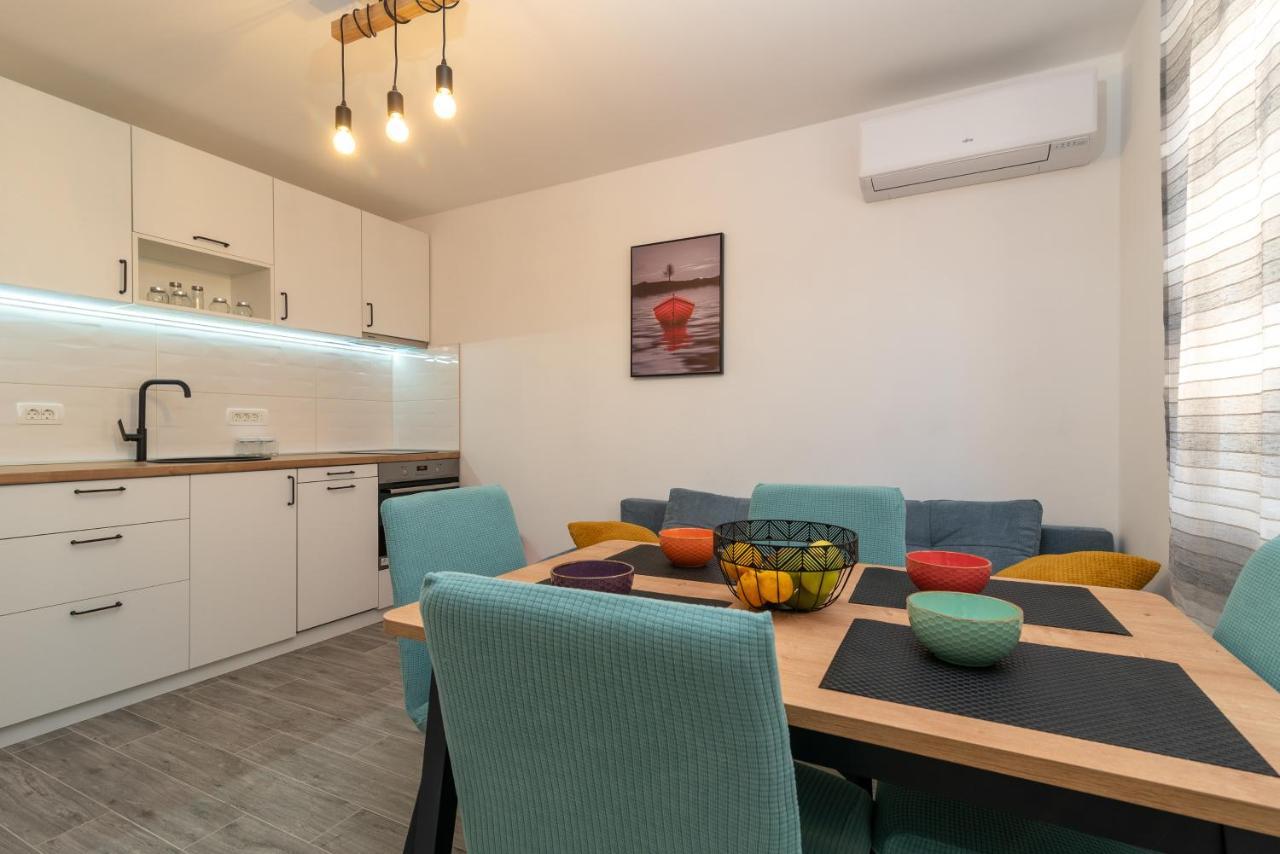 Small Private House With A Terrace In Trogir Apartment ภายนอก รูปภาพ