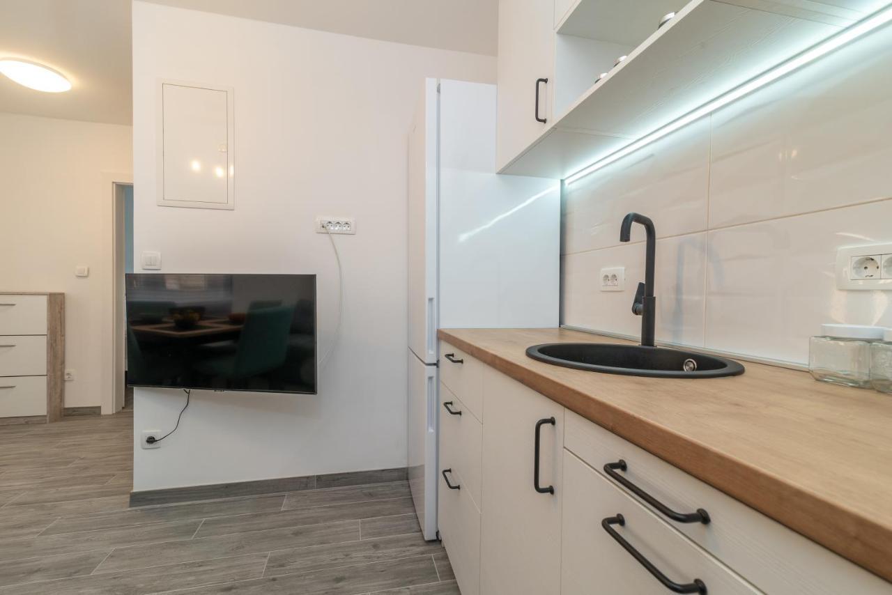 Small Private House With A Terrace In Trogir Apartment ภายนอก รูปภาพ